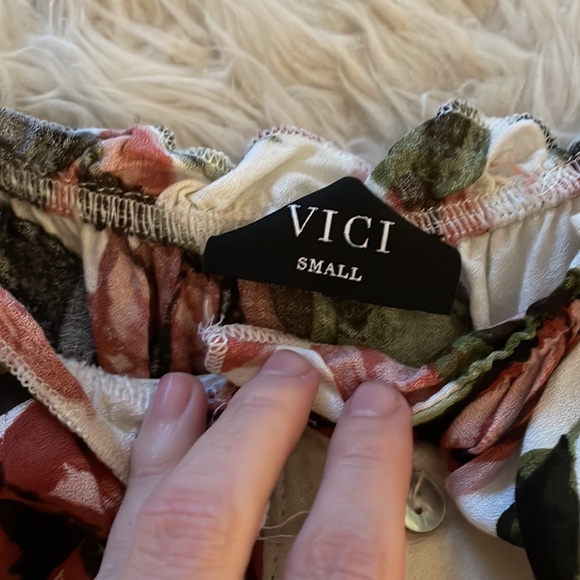 Vici Floral high-low dress. - Picture 4 of 5